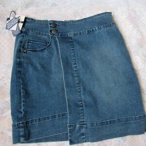 LOLA Jeans Asymmetrical Denim Blue Short Skirt  sz.6. waist 29in, length 19in